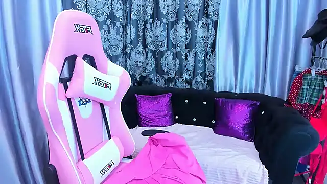 Snapshot of KamilaFoxy chatting on February 4, 2025, 7:07 am KamilaFoxy online show from February 4, 2025, 7:07 am