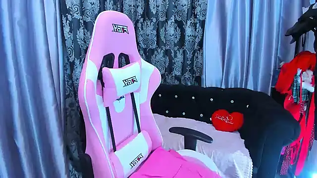 Snapshot of KamilaFoxy chatting on March 22, 2025, 6:00 am KamilaFoxy online show from March 22, 2025, 6:00 am