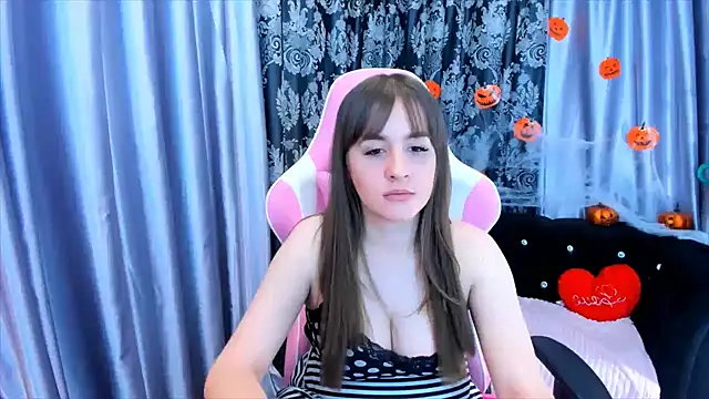 Snapshot of KamilaFoxy chatting on October 28, 2025, 3:54 am KamilaFoxy online show from October 28, 2025, 3:54 am