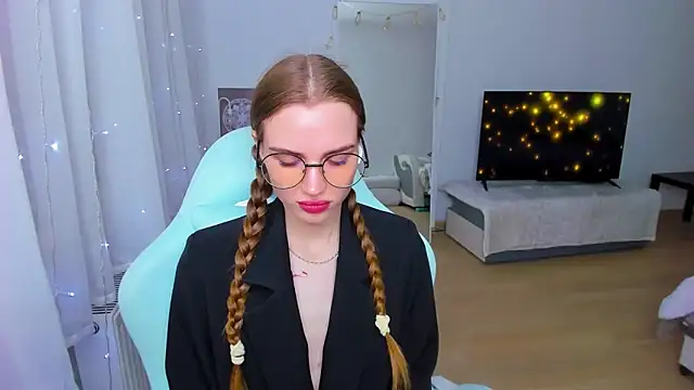 StellaLawless online show from December 16, 2024, 2:38 pm
