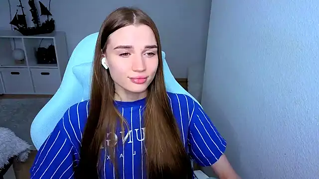 StellaLawless online show from October 5, 2025, 1:42 pm