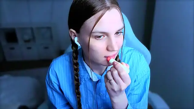 StellaLawless online show from March 28, 2026, 7:35 pm