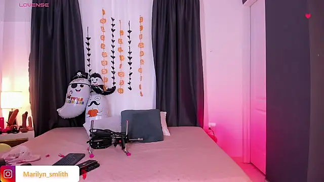 MarilynSmIith online show from October 13, 2025, 11:43 am