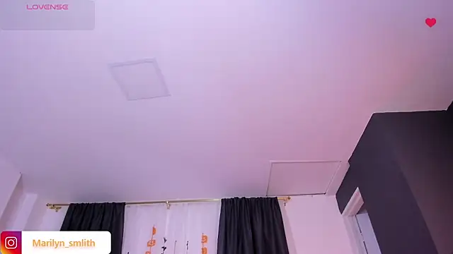 MarilynSmIith online show from October 16, 2025, 12:06 pm