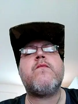 ILive2plezz online show from December 3, 2024, 9:23 pm