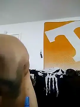 ILive2plezz online show from October 5, 2025, 6:12 am