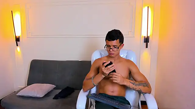 Paradise boy s online show from April 11, 2026, 6:56 pm