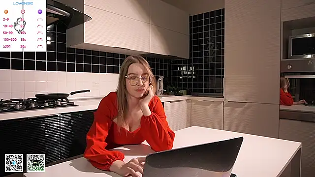 NoreenHatter online show from January 25, 2025, 9:04 pm