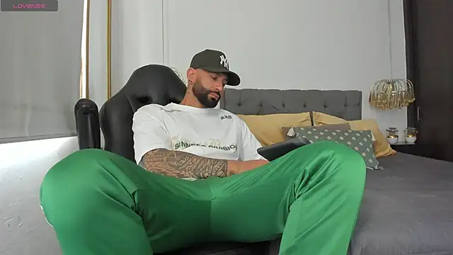 Yorby Maxx1 online show from January 16, 2025, 8:25 pm