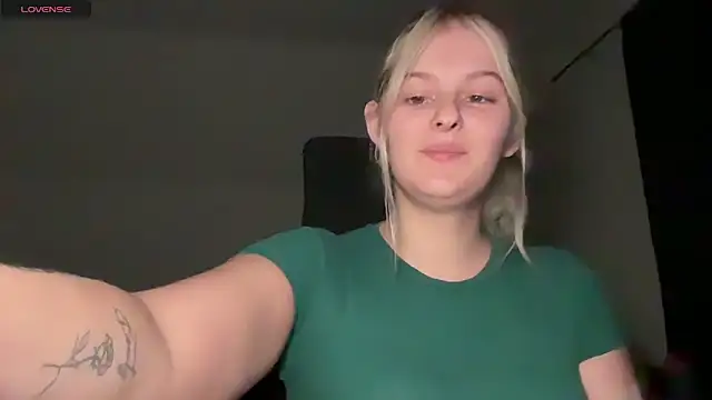 Allylove03 online show from September 19, 2025, 6:08 pm