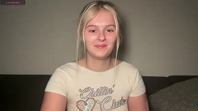 Allylove03 online show from November 15, 2025, 6:37 pm