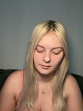 Allylove03 online show from April 6, 2026, 4:21 am