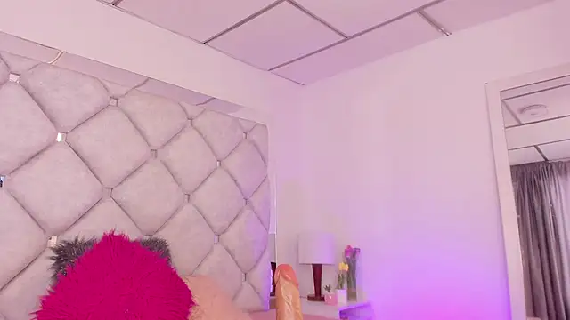 alessiaferry online show from February 28, 2025, 5:59 pm