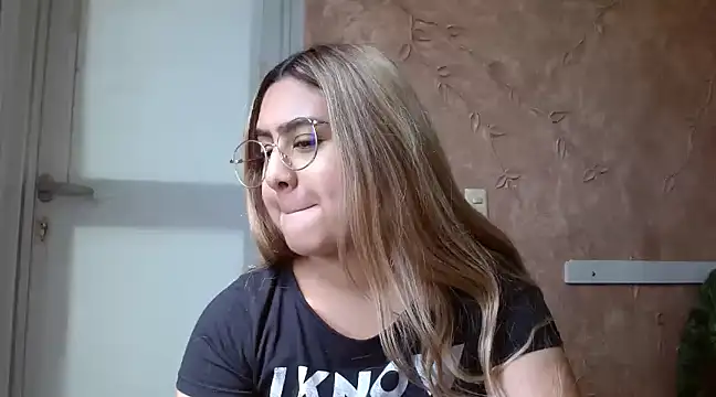 Miabonnett  online show from February 20, 2025, 3:08 pm