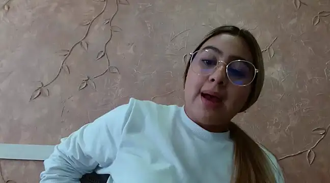 Miabonnett  online show from February 25, 2025, 6:09 pm