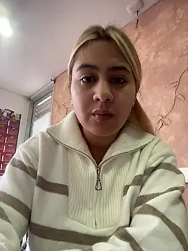 Miabonnett  online show from October 23, 2025, 12:15 pm