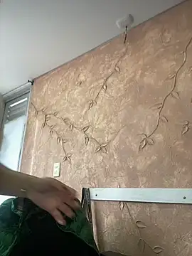 Miabonnett  online show from November 6, 2025, 12:17 pm