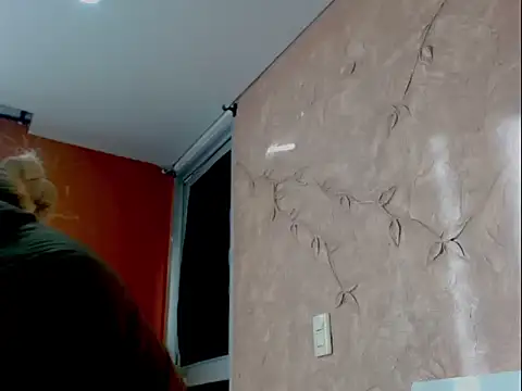 Miabonnett  online show from January 19, 2026, 12:20 pm