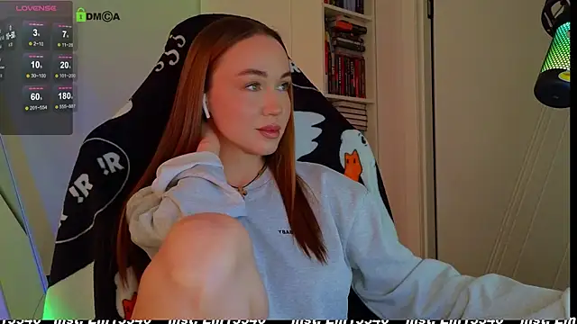 Snapshot of Emili1- chatting on December 18, 2024, 12:18 pm Emili1- online show from December 18, 2024, 12:18 pm