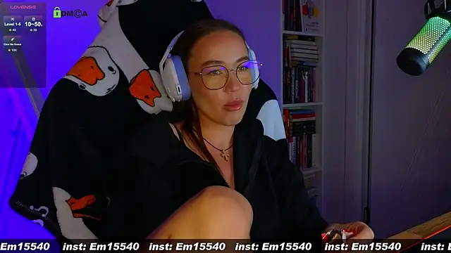 Snapshot of Emili1- chatting on January 17, 2025, 2:28 pm Emili1- online show from January 17, 2025, 2:28 pm