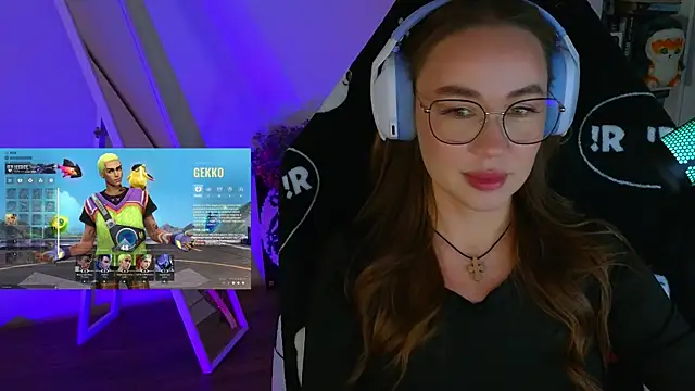 Snapshot of Emili1- chatting on March 17, 2025, 3:50 pm Emili1- online show from March 17, 2025, 3:50 pm