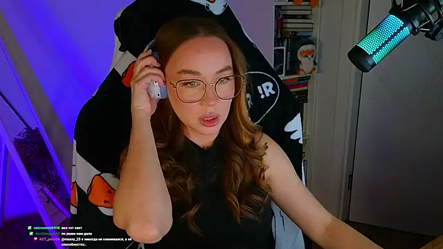 Snapshot of Emili1- chatting on March 19, 2025, 2:13 pm Emili1- online show from March 19, 2025, 2:13 pm