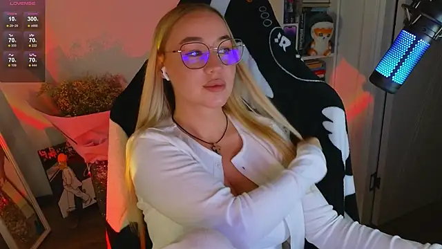 Snapshot of Emili1- chatting on September 20, 2025, 6:42 pm Emili1- online show from September 20, 2025, 6:42 pm