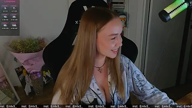 Snapshot of Emili1- chatting on November 28, 2025, 2:09 pm Emili1- online show from November 28, 2025, 2:09 pm