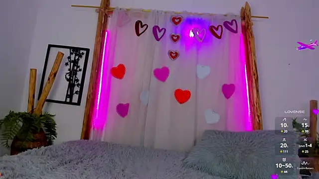 Snapshot of _RedMoon chatting on February 14, 2025, 5:36 pm RedMoon online show from February 14, 2025, 5:36 pm