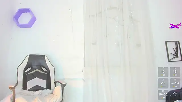 Snapshot of _RedMoon chatting on October 25, 2025, 8:47 pm RedMoon online show from October 25, 2025, 8:47 pm