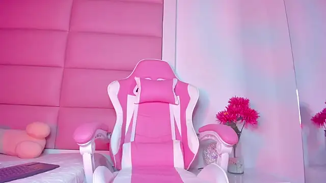 little-Emma online show from February 3, 2025, 3:20 am