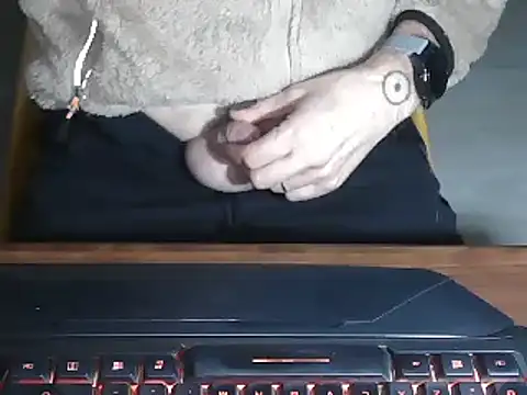 Adri gard online show from February 3, 2025, 9:50 pm