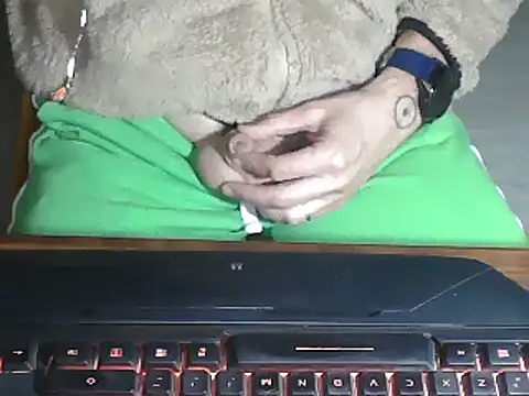 Adri gard online show from March 16, 2025, 8:43 pm