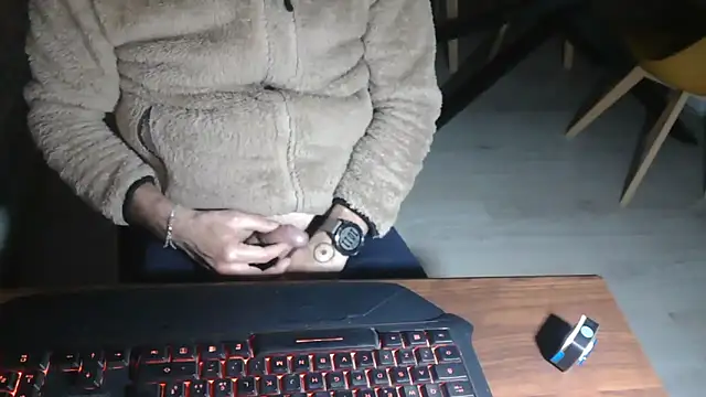 Adri gard online show from March 4, 2026, 9:10 pm