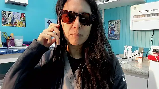 Reinacatchile online show from May 19, 2026, 8:48 pm
