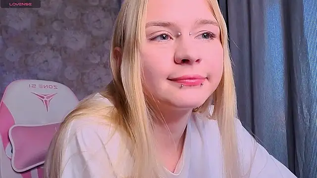 Snapshot of Milia_Parker chatting on June 15, 2026, 4:20 pm Milia Parker online show from June 15, 2026, 4:20 pm
