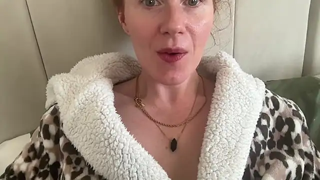 redheadrosie69 online show from September 25, 2025, 9:02 am