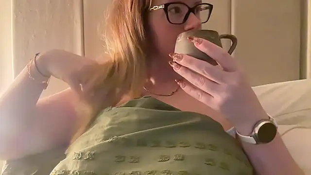 redheadrosie69 online show from November 7, 2025, 5:51 am