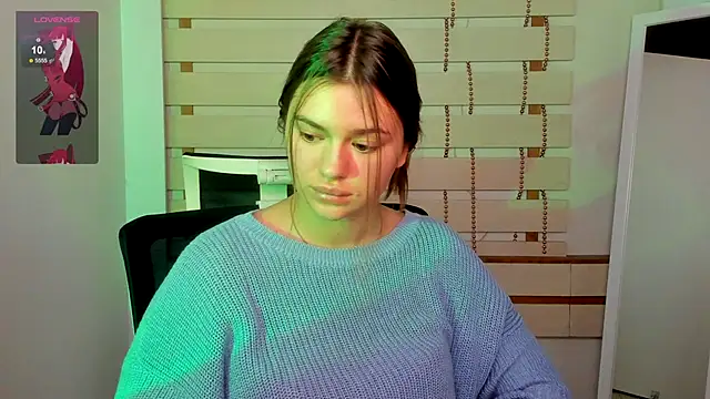 Josephine Kiss online show from December 4, 2024, 7:45 pm