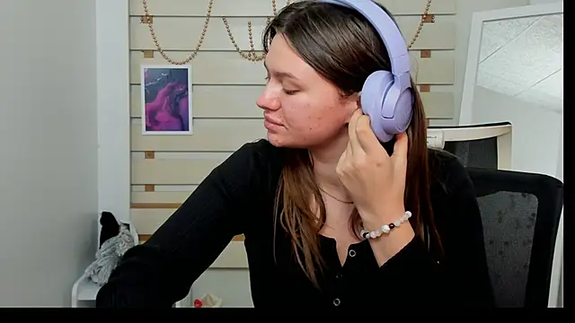 Josephine Kiss online show from January 22, 2025, 6:10 pm