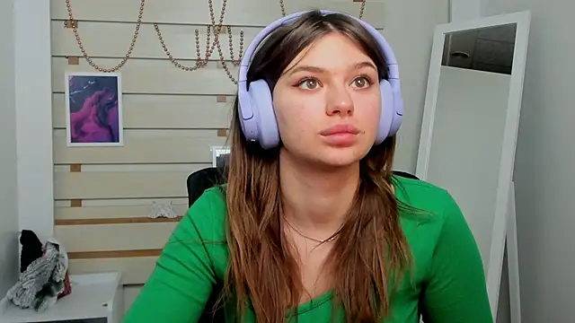 Josephine Kiss online show from February 10, 2025, 4:36 pm