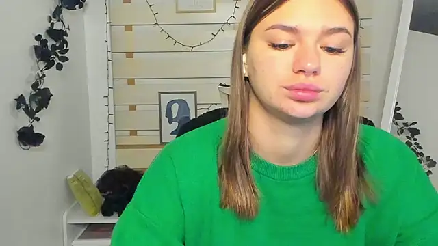 Josephine Kiss online show from November 11, 2025, 7:19 am