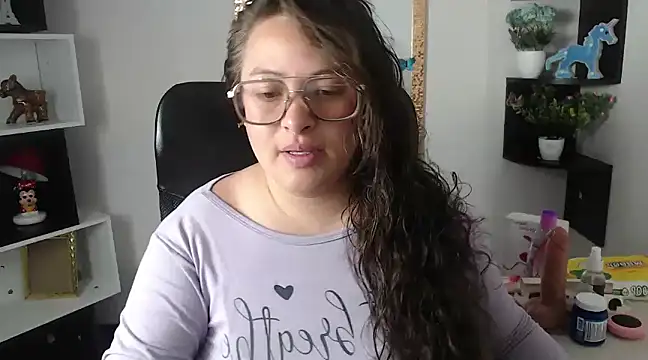 SaraThomso online show from February 4, 2025, 3:00 am