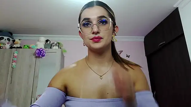 caroline jonson online show from February 28, 2025, 6:52 pm