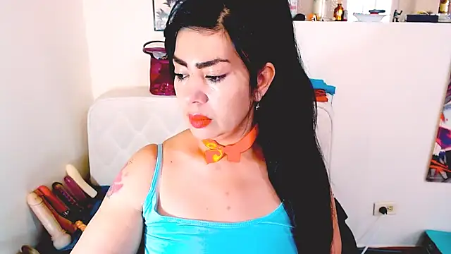 Snapshot of luisahott chatting on June 26, 2026, 5:28 pm luisahott online show from June 26, 2026, 5:28 pm