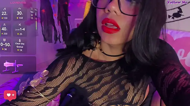 SenniaBella online show from October 29, 2025, 1:57 pm