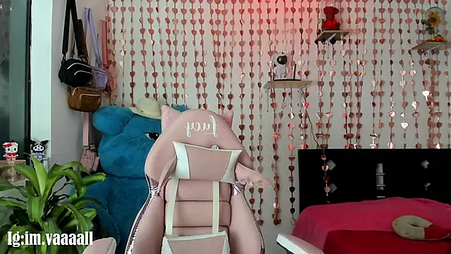 lucyy tay online show from October 4, 2025, 2:31 am