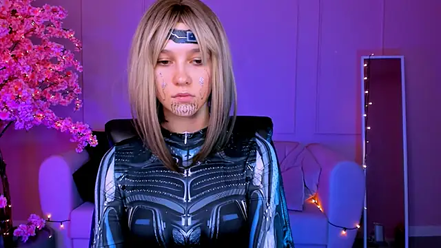 LolaLemona online show from December 15, 2024, 1:32 pm