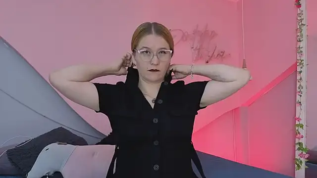 AllisonRoberts  online show from April 17, 2026, 11:24 am