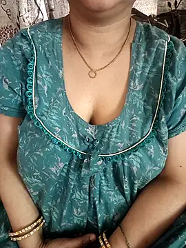 cuteyqueen online show from February 14, 2026, 4:09 am